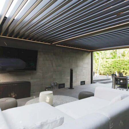 Outdoor-design-trend-black-pergola